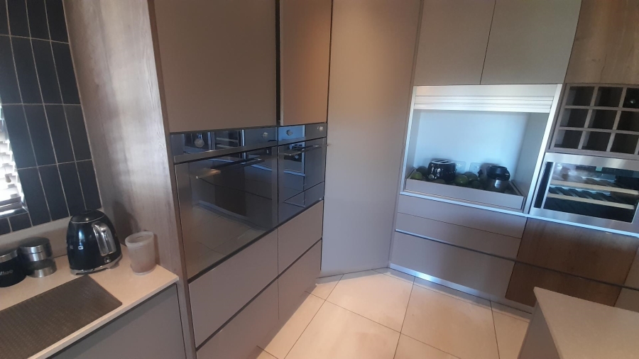 6 Bedroom Property for Sale in Birdwood Estate North West